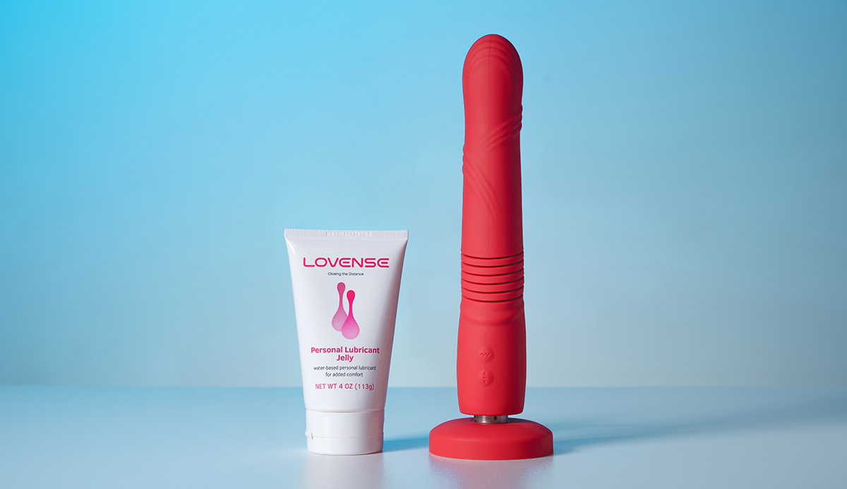 Lovense Personal Lubricant Jelly — можно использовать с секс-игрушками и презервативами.