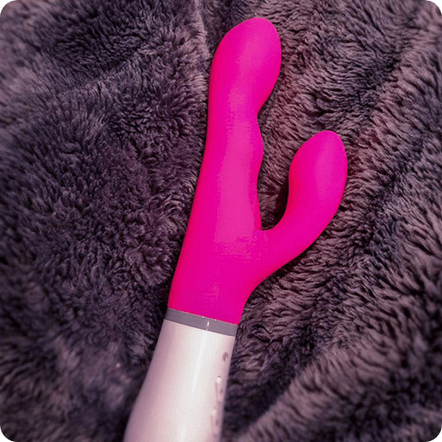 Reseña del vibrador de conejo Nora de SoftPantsu en Twitter